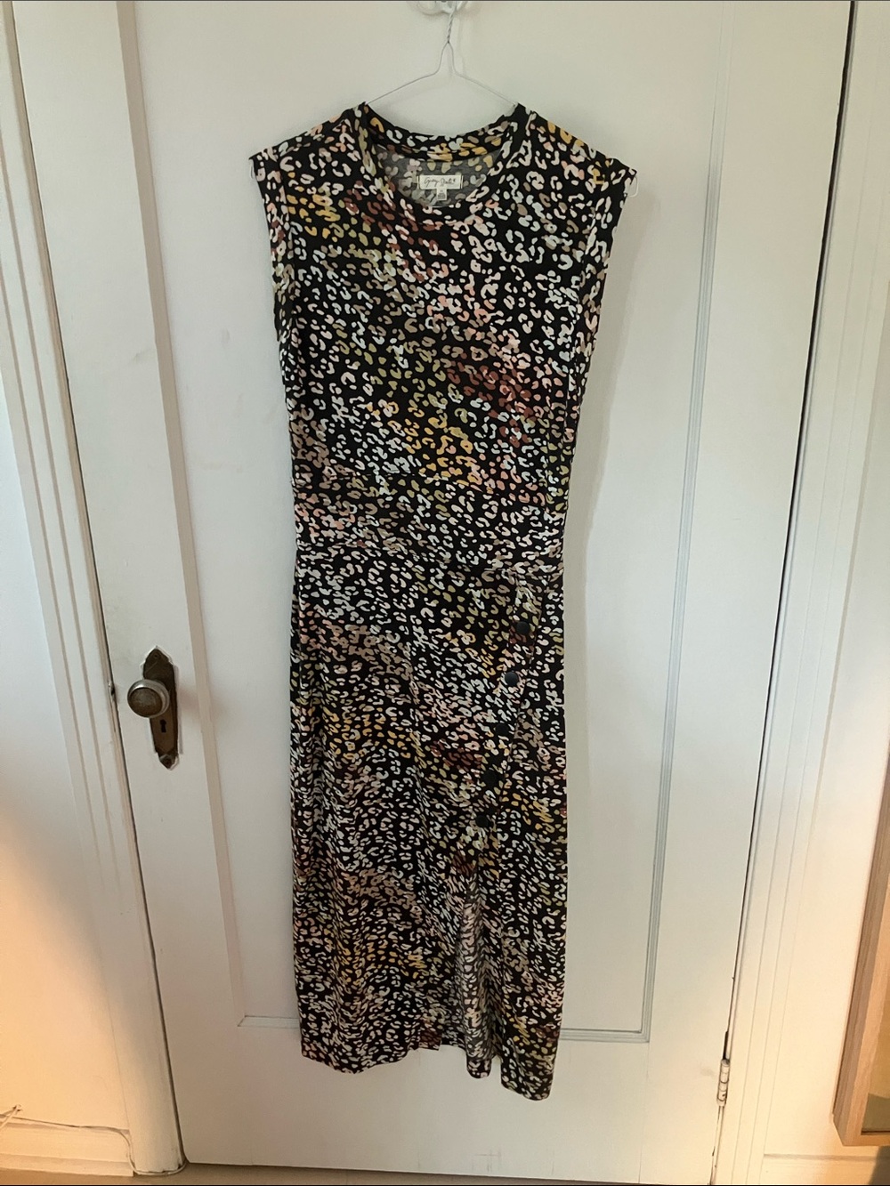 Sleeveless Black Leopard-Print Midi Dress with Pastel Spots